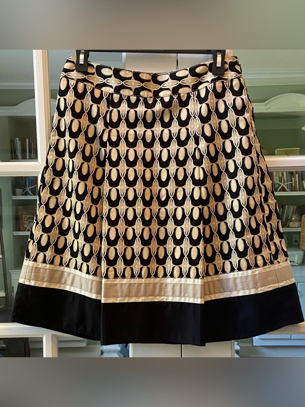 Ann Taylor Black and Beige Geometric A-Line Skirt Size 2